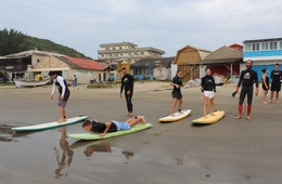 Sábado de capoeira, surf e stand up paddle  