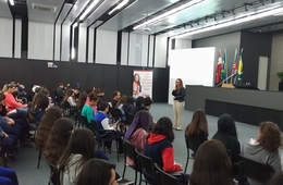 Medalhista olímpico Edson Luciano palestra no Escolas na Acic