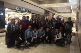 Acadêmicos visitam o Nações Shopping