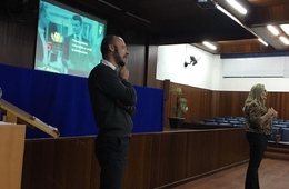 Acadêmicos assistem palestra sobre planejamento financeiro