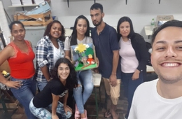 Acadêmicos das Faculdades Esucri/Uniasselvi realizam trabalho com jovens usando Libras