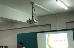 Em palestra, advogado fala sobre Direito Coletivo do Trabalho com estudantes da graduação em Direito