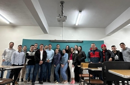 Palestra de Ex-Vice-Presidente da ThyssenKrupp Nothelfer USA Enriquece Disciplina de Organização e Método no Curso de Administração e Gestão