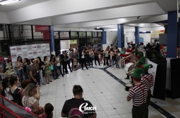 Banda do Papai Noel encanta acadêmicos e colaboradores