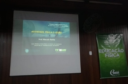 Acadêmicos de Educação Física assistem palestra sobre Atividade Física e Lesão