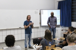 Professor da UFSC lança livro na Esucri